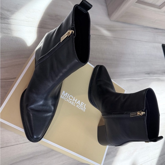 Michael Kors Elegant Black Ankle Booties - Picture 2 of 6